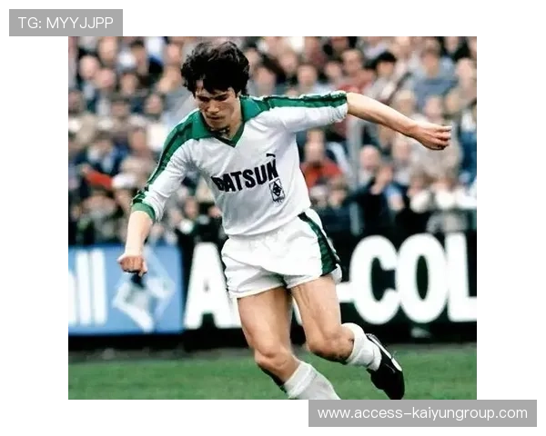 马特乌斯：马拉多纳让足球变得像艺术一样美，马拉多纳和特维斯